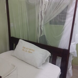 Deluxe Double Room | Free WiFi, bed sheets - The Joy Hotel Voi (Voi)
