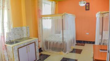Deluxe Twin Room, City View | Free WiFi, bed sheets