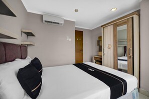 标准双人房 | 办公桌、免费 WiFi、床单