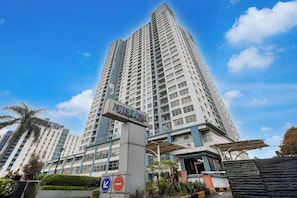 Exterior - OYO 95111 Patria Park View (Jakarta)