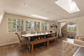 Dining - Elevated Escape | Bocce, Frisbee Glf, Walk to Town (Big Bear Lake)