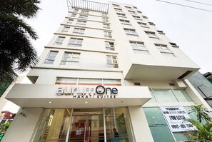 Front of property - Foura Suites Makati (Makati)