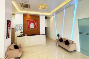Reception - Foura Suites Makati (Makati)