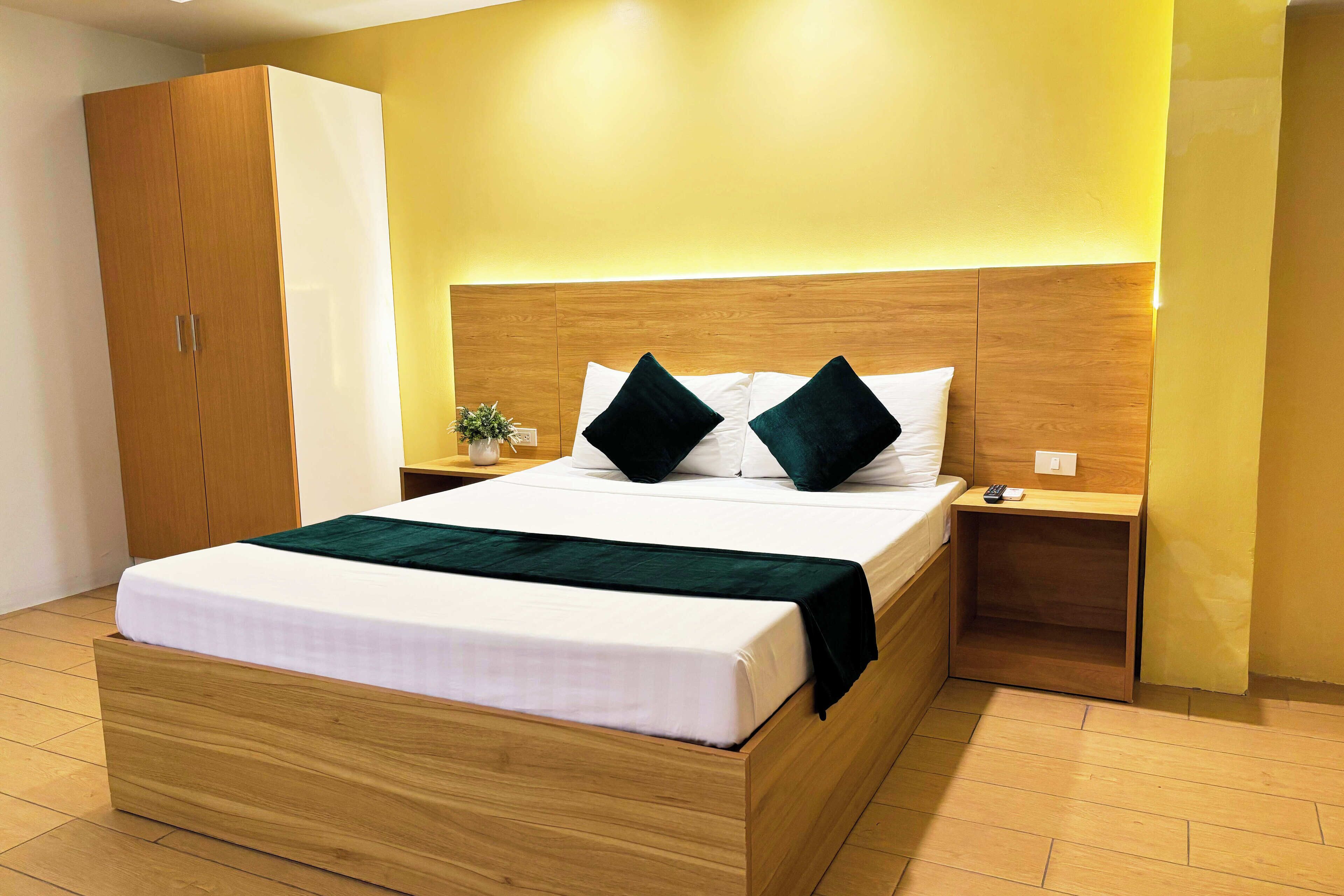 Deluxe kamer | Een bureau, gratis wifi, beddengoed