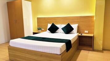 Deluxe kamer | Een bureau, gratis wifi, beddengoed