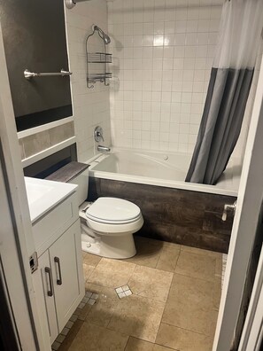 Jetted bath, towels, soap, toilet paper