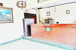 Lobby - OYO 95141 Tanjung Mas Hotel (Semarang)