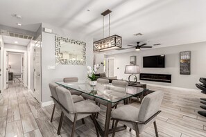Dining - Walk 2 Old Town! Heated Pool 6BR/8 Beds/4Bath (Scottsdale)