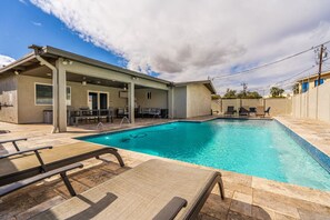 Pool - Walk 2 Old Town! Heated Pool 6BR/8 Beds/4Bath (Scottsdale)