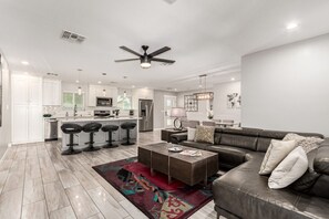 TV, fireplace, stereo - Walk 2 Old Town! Heated Pool 6BR/8 Beds/4Bath (Scottsdale)