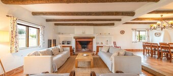 GuestReady - Charming villa with pool in Sesimbra