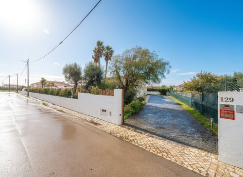 GuestReady - Charming villa with pool in Sesimbra