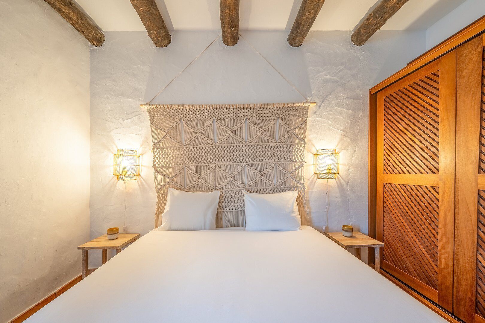 Iron/ironing board, Internet, bed sheets