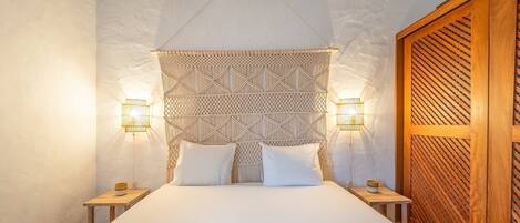 Iron/ironing board, Internet, bed sheets