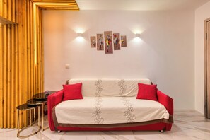 Interior - Thermaic Gulf Breeze Apartment – Sleeps 4 by ΜΡS (Thessaloniki)