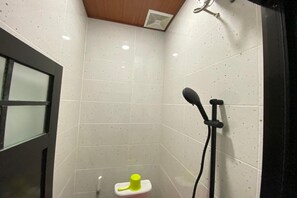 Deluxe Double Room | Bathroom