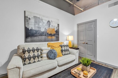 111 1BR Oil Man Suites 233, Old Baytown