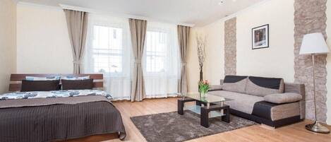 In-room safe, free WiFi, bed sheets