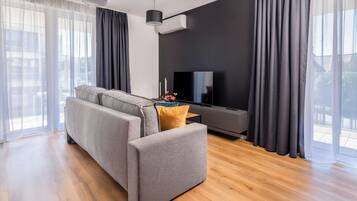 Apartment, Balcony | Laptop workspace, free WiFi, bed sheets