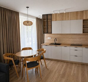 Kühlschrank, Herdplatte, Geschirrspüler