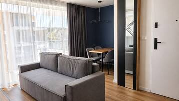 Laptop workspace, free WiFi, bed sheets