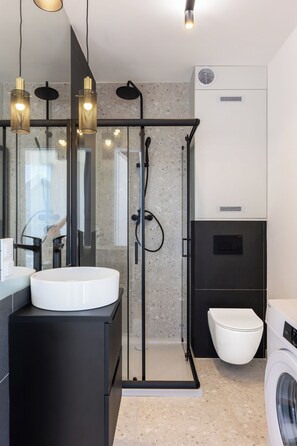 Appartement, balcon | Salle de bain