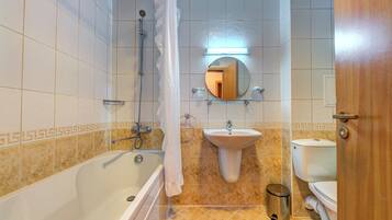 Hårføner, håndklær, såpe og toalettpapir