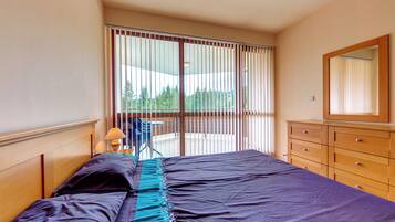 1 bedroom, iron/ironing board, Internet, bed sheets