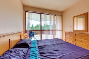 1 bedroom, iron/ironing board, internet, bed sheets