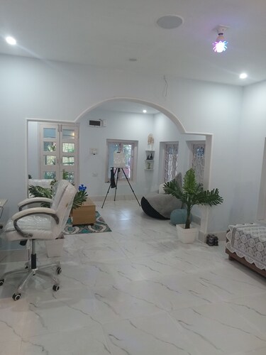 Stylish, Cozy 1-bedroom apartment suite in Kolkata near International Airport