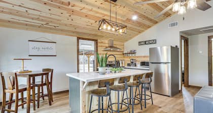 Fish Sam Rayburn! Secluded Cabin w/ Deck & Grill