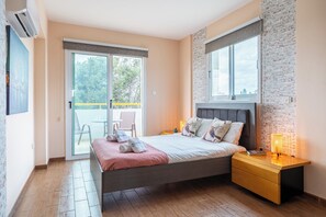 Egyptian cotton sheets, premium bedding, blackout curtains - Melograno 2-BR Apt. & Terrace in Larnaca (Larnaca)