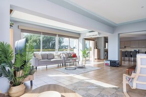 Apartment, 2 Bedrooms, Kitchen, City View | Living room | Smart TV, Netflix, streaming services - Melograno 2-BR Apt. & Terrace in Larnaca (Larnaca)