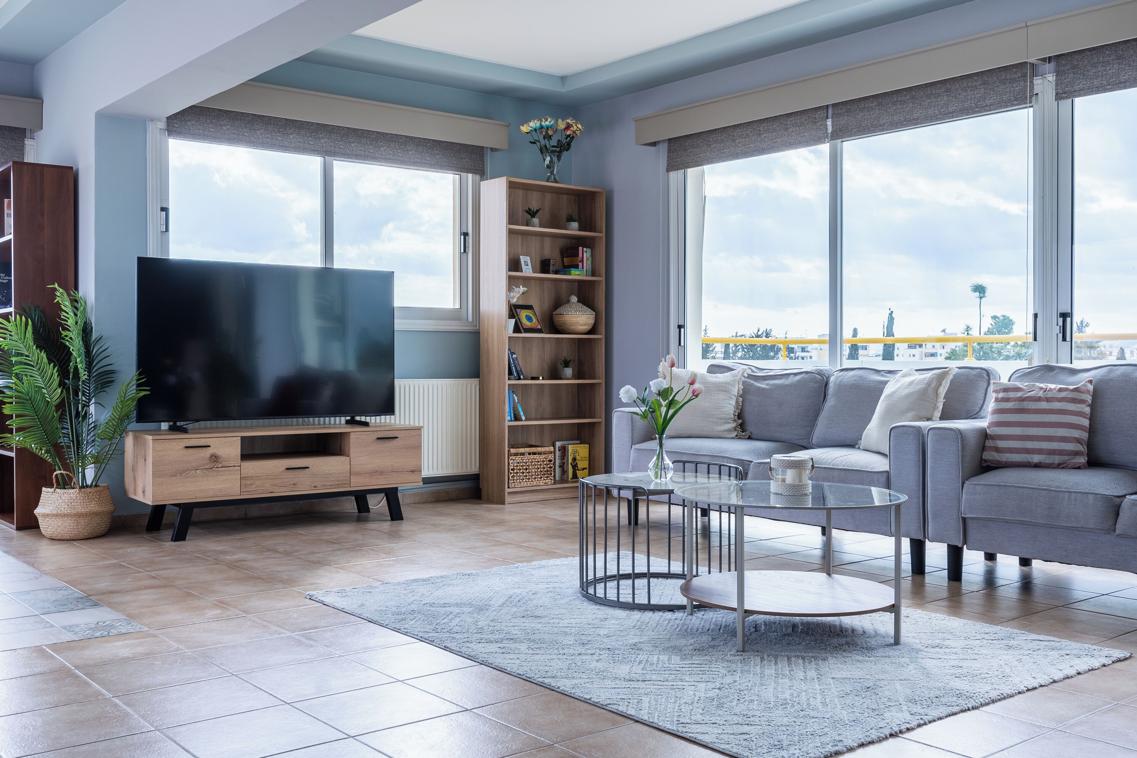 Lägenhet - 2 sovrum - kök - utsikt mot staden | Vardagsrum | Smart-tv, Netflix och streamingtjänster