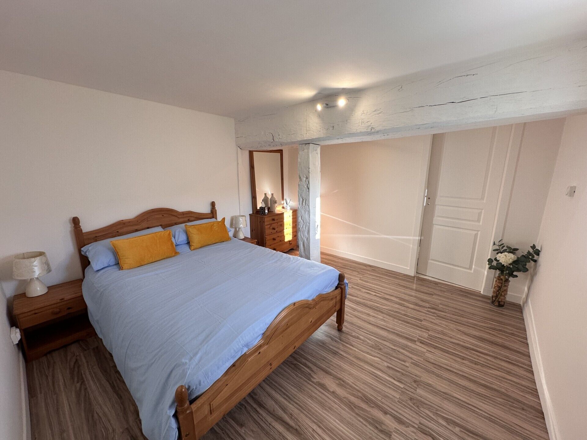 5 chambres, fer et planche à repasser, lit parapluie, Wi-Fi gratuit