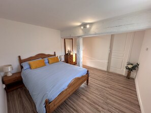 5 chambres, fer et planche à repasser, lit parapluie, Wi-Fi gratuit