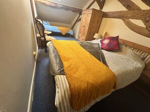 9 soverom, strykejern/-brett, reiseseng for barn og wi-fi (inkludert)