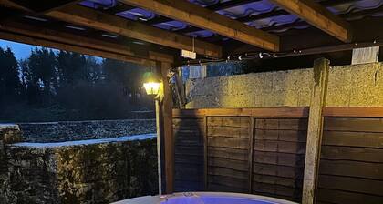 Haute Vienne Country Charm at Gites Le Chezeau - Daisy Cottage