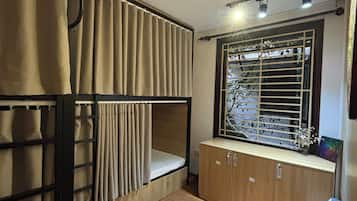 Dortoir Partagé, vue ville | Fer et planche à repasser, Wi-Fi gratuit