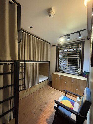 Felles sovesal – basic, byutsikt | Strykejern/-brett og wi-fi (inkludert)