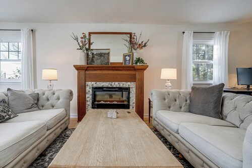 Family Fun on Lake Bemidji! Spacious Home w/ Yard