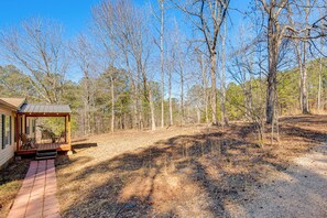 Terrace/patio - Fire Pit & Deck: Pet-Friendly Luthersville Home! (Luthersville)