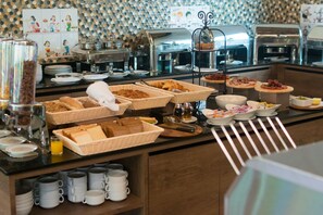 Desayuno buffet todos los días (con cargo)