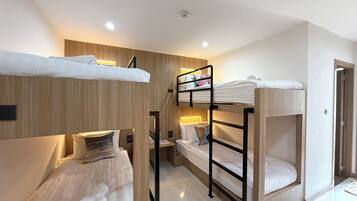 Vierbettzimmer | Bügeleisen/Bügelbrett, kostenloses WLAN