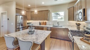 A modern kitchen with granite countertops, stainless steel appliances, and wooden cabinets. - Show Low Home w/ Deck: Near Lake & Trails! (Show Low)