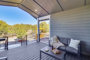 Terrace/patio - Brand-New Show Low Home w/ Grill, Deck & Ping-Pong (Show Low)