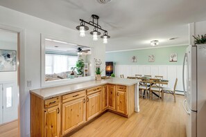Interior - Musicians’ Beachside Retreat in Lake in the Hills (Lake in the Hills)