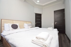 Strykejern/-brett, internettilgang og sengetøy