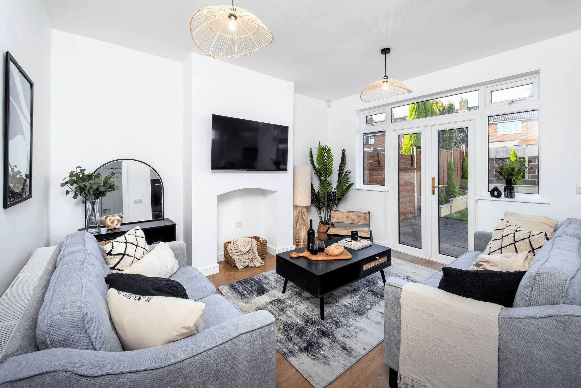 Televisión y oficina 