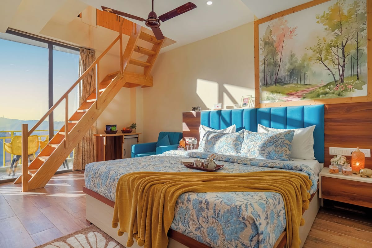 Apartemen, balkon, pemandangan bukit | Setrika/meja setrika dan Wi-Fi gratis